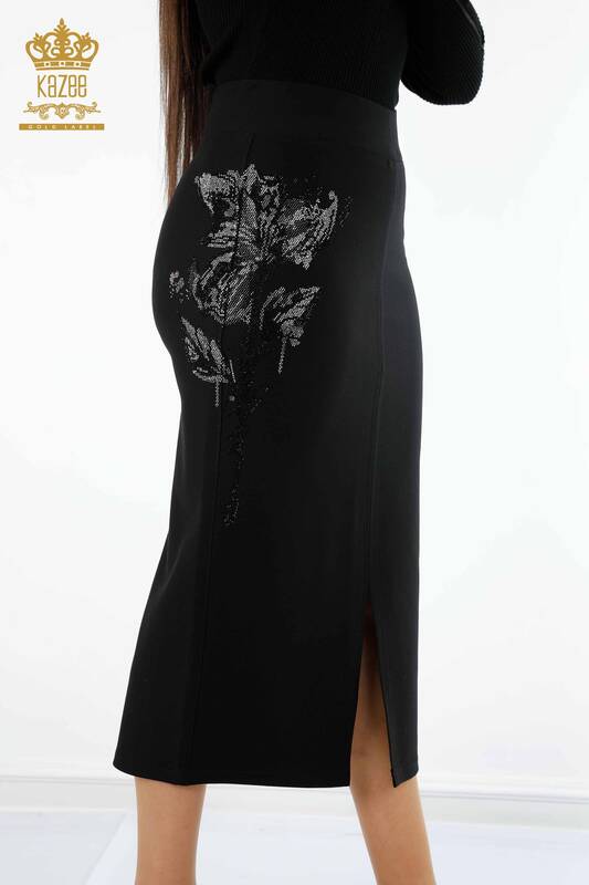 Hurtownia damska długa spódnica w kwiatowe wzory z rozcięciami i haftem z kamieniem - 4206 | KAZEE