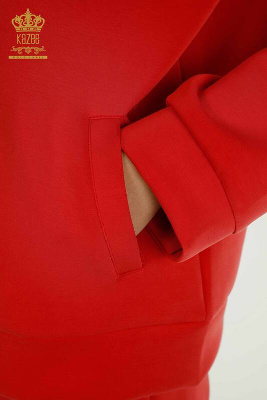Hurtownia zestawu dresów damskich w kolorze czerwonym z guzikami i kieszeniami - 17624 | KAZEE
