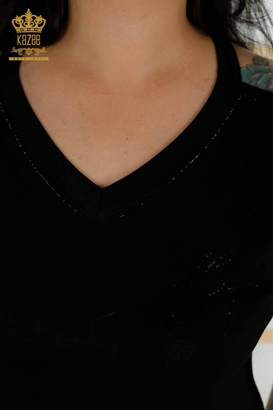 Hurtownia dresu damskiego w kolorze czarnym z detalami na ramionach - 20397 | KAZEE