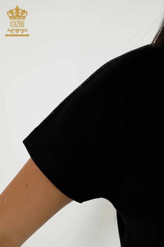 Hurtownia dresu damskiego w kolorze czarnym z kieszenią na krótki rękaw - 20390 | KAZEE