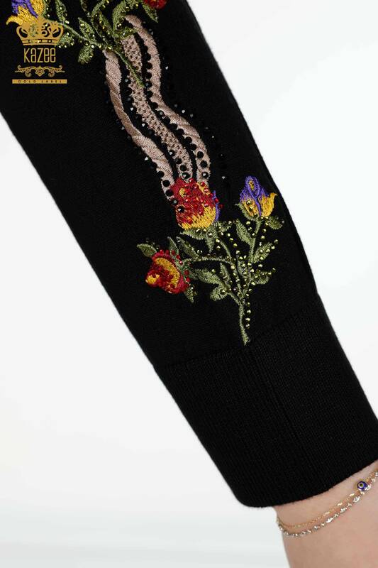 Hurtownia dresu damskiego w kolorze czarnym z kolorowym wzorem kwiatowym - 16528 | KAZEE