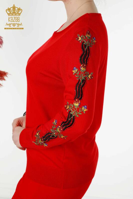 Hurtownia dresu damskiego w kolorze czerwonym z kolorowym wzorem kwiatowym - 16528 | KAZEE