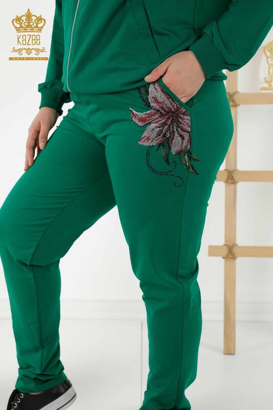 Hurtownia kompletu dresów damskich w kolorze zielonym z kolorowym kwiatowym wzorem - 17499 | KAZEE