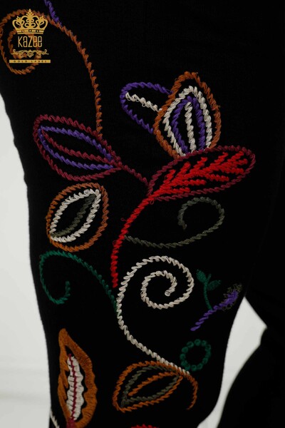 Hurtownia dresu damskiego w kolorze czarnym z kolorowym wzorem - 16657 | KAZEE - Thumbnail