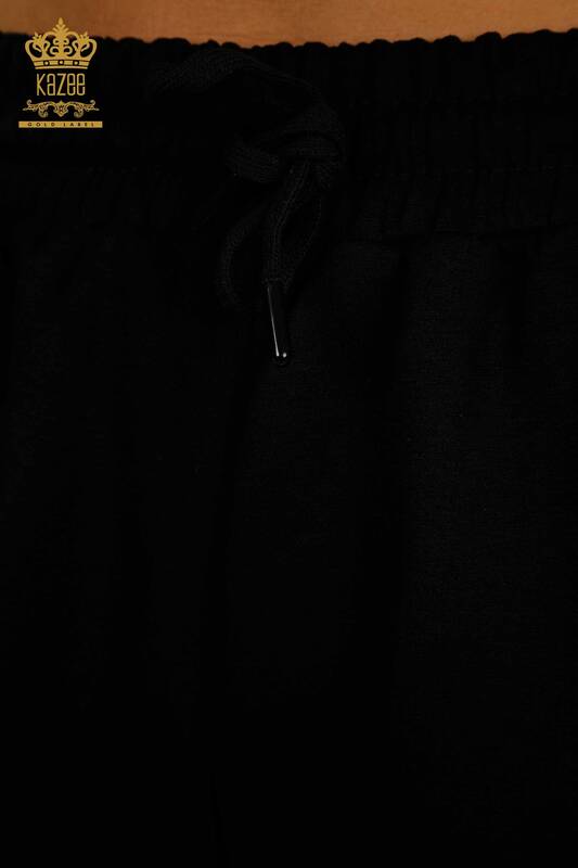Hurtownia dresów damskich z krótkim rękawem w kolorze czarnym - 17692 | KAZEE