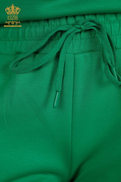 Hurtownia dresów damskich z kapturem w kolorze zielonym w panterkę, z haftowanym kamieniem - 17580 | KAZEE - Thumbnail