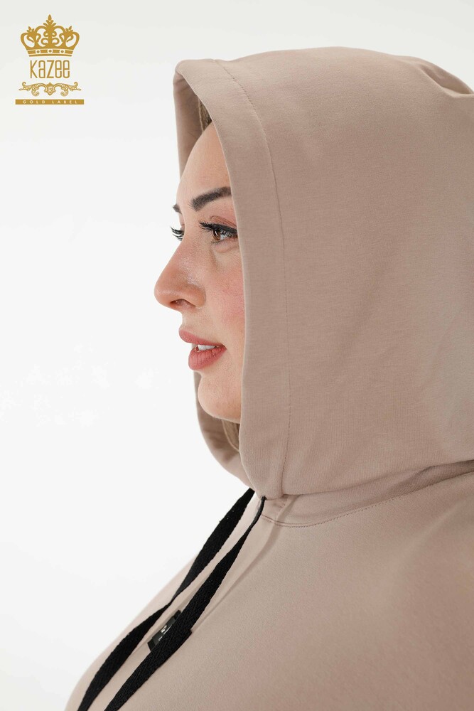 Hurtownia dresów damskich z kapturem w paski beżowo-czarna - 17543 | KAZEE - 10