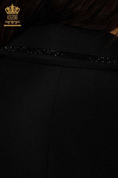 Hurtownia damskiego klasycznego garnituru w panterkę, z haftowanym kamieniem, czarny - 30002 | KAZEE - Thumbnail