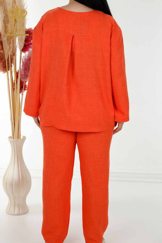 Hurtownia letniego garnituru damskiego z kieszenią i logo w kolorze pomarańczowym - 20313 | KAZEE