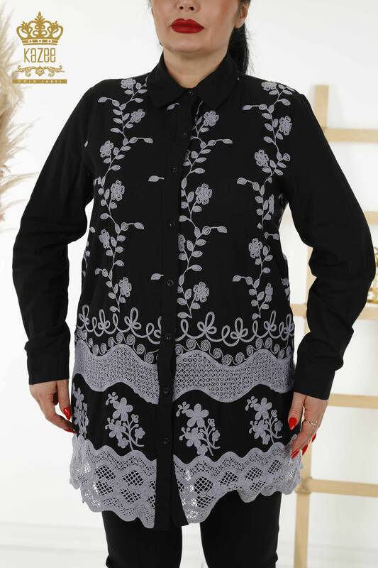 Hurtownia koszul damskich - haftowana w kwiaty - czarna - 20354 | KAZEE