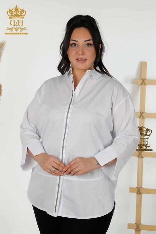 Hurtownia koszul damskich - haftowana kamieniem - biała - 20031 | KAZEE