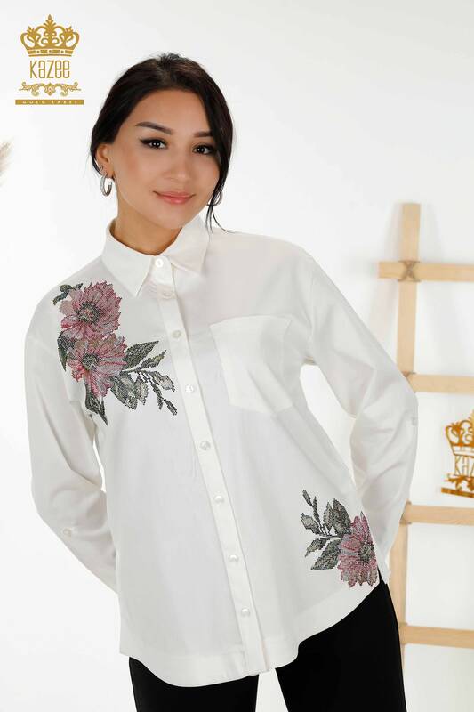 Hurtownia koszul damskich - Kolorowa haftowana w kwiaty - ecru - 20234 | KAZEE