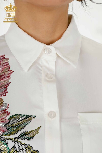 Hurtownia koszul damskich - Kolorowa haftowana w kwiaty - ecru - 20234 | KAZEE - Thumbnail