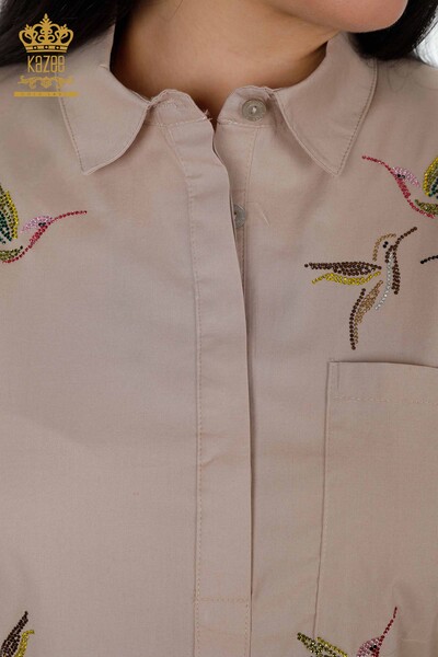 Hurtownia koszul damskich - Wzór ptaków - beżowa - 20129 | KAZEE - Thumbnail