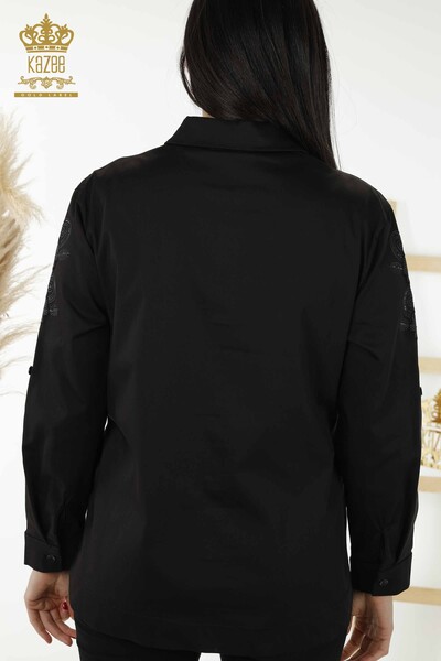 Hurtownia koszul damskich - Kwiatowy wzór - czarna - 20246 | KAZEE - Thumbnail