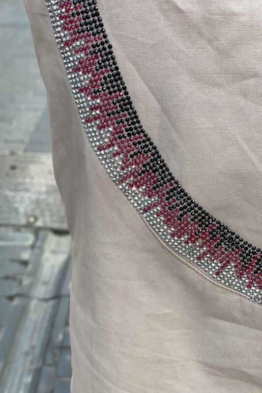 Hurtownia koszul damskich z haftowanym wzorem w kamienie - 17225 | KAZEE