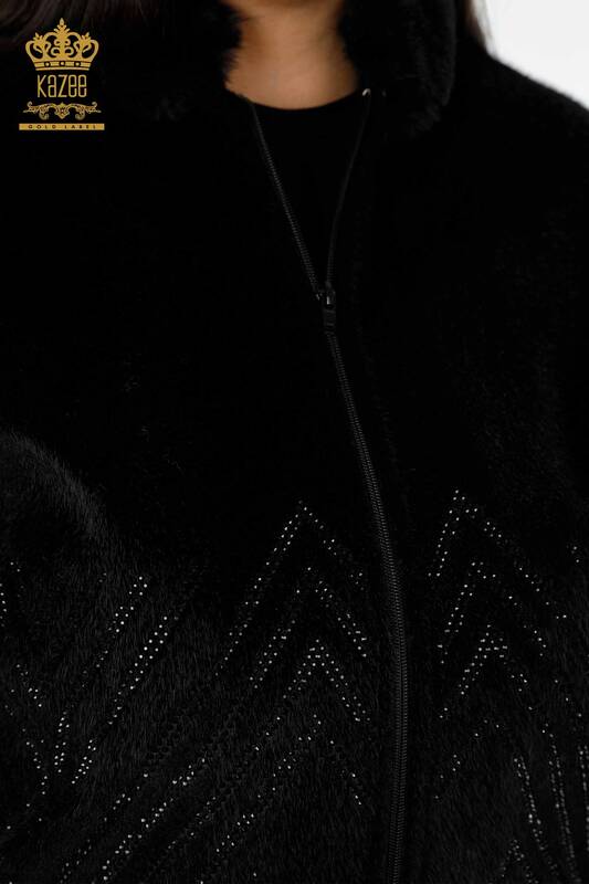 Hurtownia płaszcza damskiego z haftowanym kamieniem w kolorze czarnym - 19104 | KAZEE