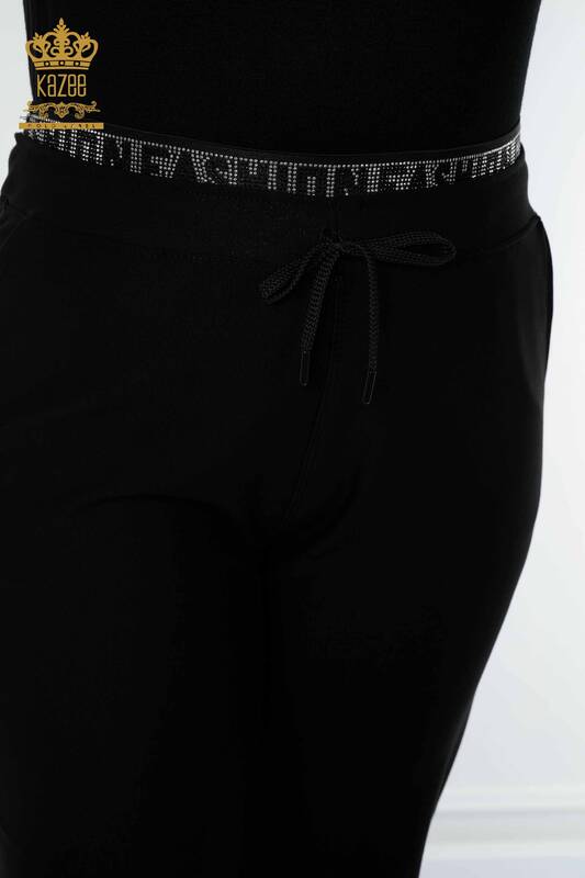 Hurtownia spodni damskich z haftem kamiennym w kolorze czarnym - 3667 | KAZEE