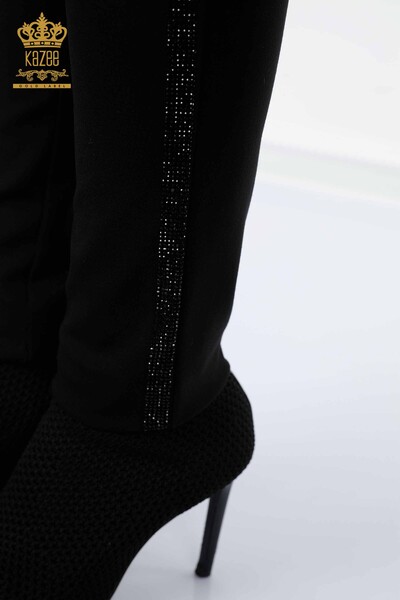 Hurtownia spodni damskich czarnych z haftowanymi kamieniami guzikami - 3479 | KAZEE - Thumbnail