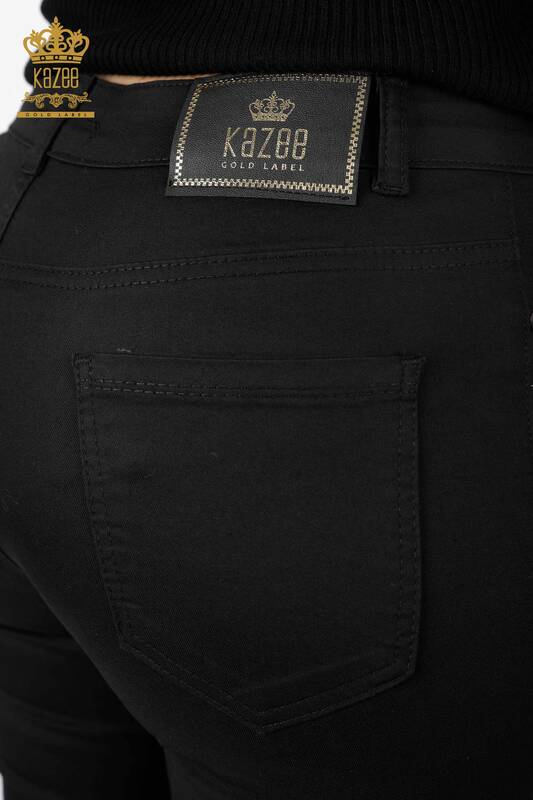 Hurtownia spodni damskich z kieszeniami i haftowanymi kamieniami w paski - 3583 | KAZEE