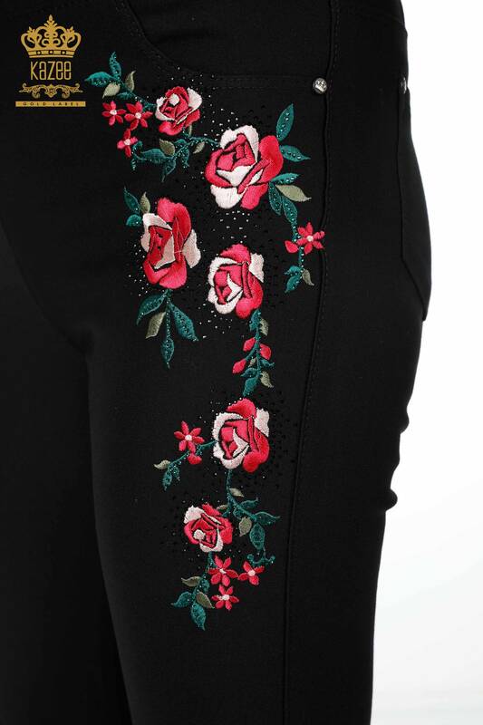 Hurtownia spodni damskich z haftem w kolorowe kwiaty i kamienie - 3618 | KAZEE
