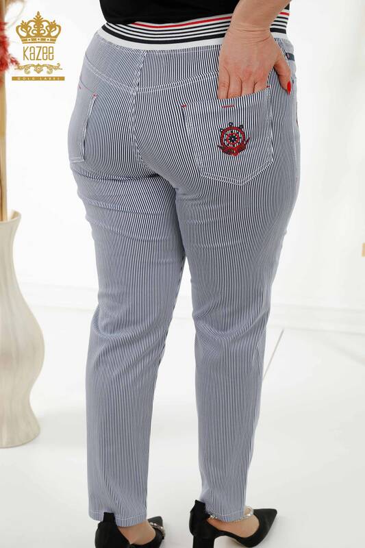 Hurtownia spodni damskich w paski z kieszeniami wzorzystymi granatowymi - 3694 | KAZEE