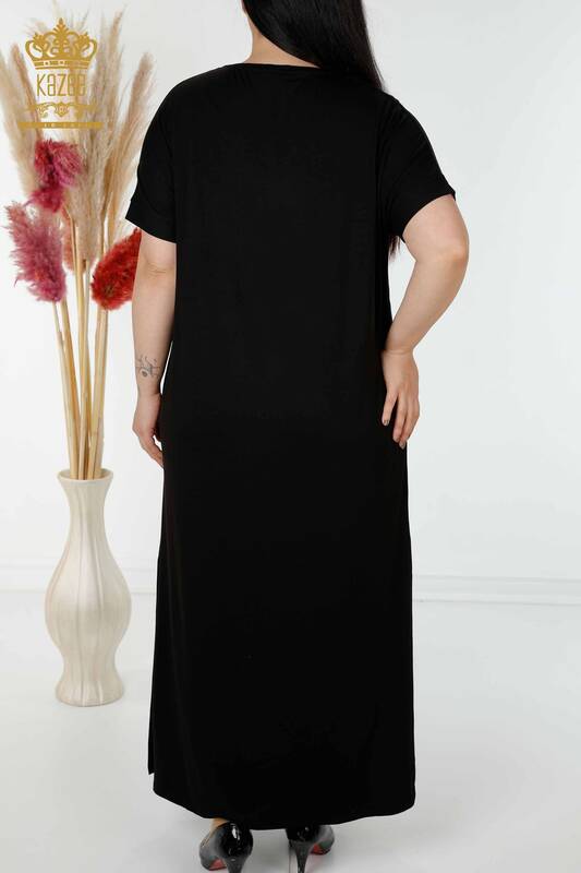 Hurtownia sukienek damskich czarna z haftem w kolorowe kamienie - 7731 | KAZEE