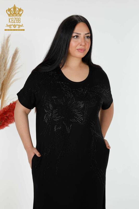 Hurtownia sukienek damskich czarna z kwiatowym wzorem - 7733 | KAZEE