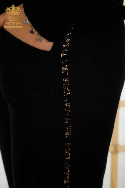 Hurtownia dresu damskiego w kolorze czarnym z haftem w kamienie - 16677 | KAZEE - Thumbnail