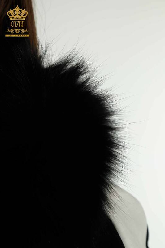 Hurtownia dresów damskich z futerkiem i szczegółową kieszenią z kapturem w kolorze czarnym - 17558 | KAZEE