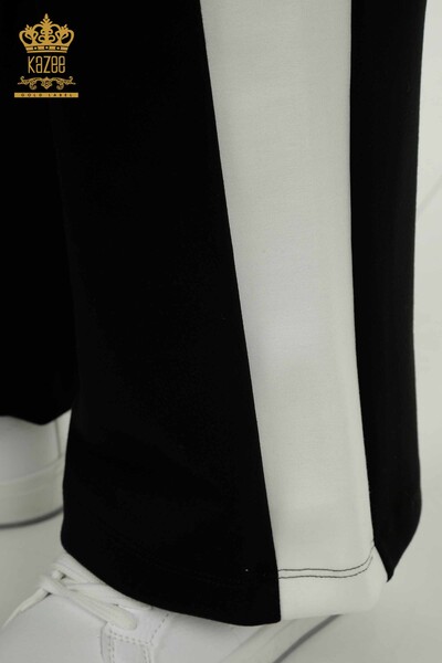 Hurtownia dresów damskich z futerkiem i szczegółową kieszenią z kapturem w kolorze czarnym - 17558 | KAZEE - Thumbnail