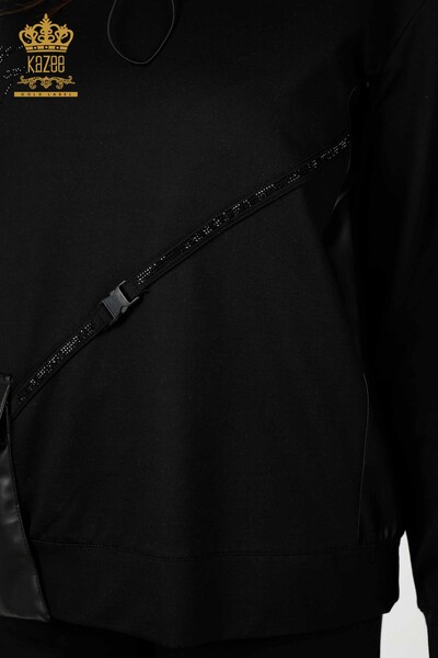 Hurtownia dresu damskiego w kolorze czarnym z haftem w kamienie - 17449 | KAZEE - Thumbnail