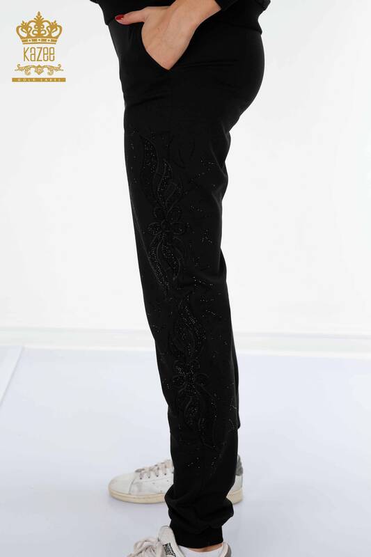 Hurtownia dresu damskiego w kolorze czarnym z tiulowymi detalami - 17463 | KAZEE