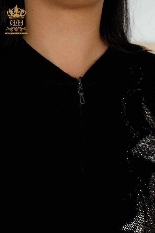 Hurtownia dresu damskiego w kolorze czarnym z kwiatowym wzorem - 16661 | KAZEE