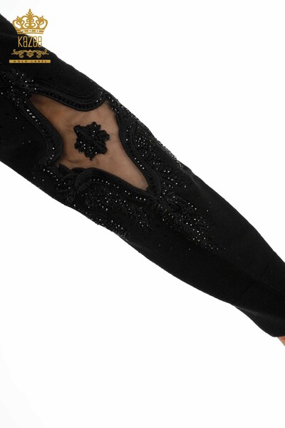 Hurtownia dresu damskiego w kolorze czarnym z haftem w kamienie - 16569 | KAZEE - Thumbnail