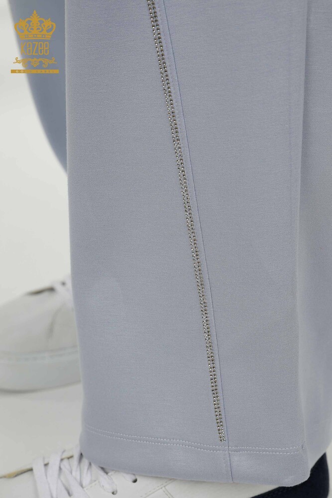 Hurtownia dresów damskich, niebieski haftowany kamieniami - 17549 | KAZEE - 12