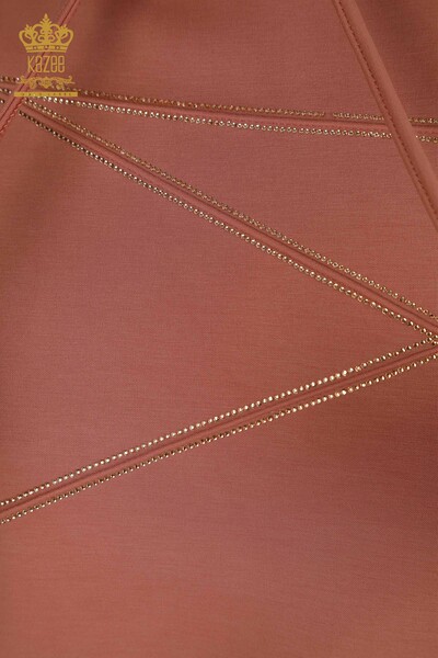 Hurtownia dresów damskich z haftem w kolorze brudnego różu - 17628 | KAZEE - Thumbnail