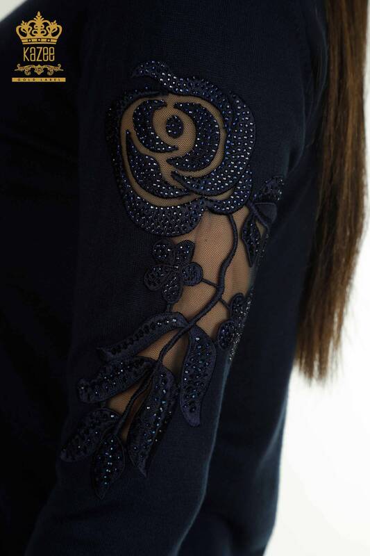 All'ingrosso Maglione di maglieria da donna - Manica Rosa dettagliata - Blu navy - 15374 | KAZEE