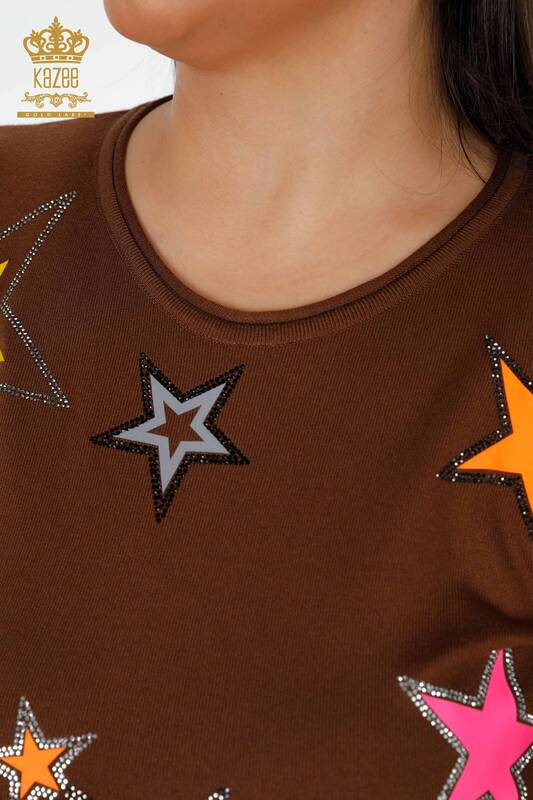 Maglieria da donna all'ingrosso Maglione con motivo a stelle colorate marrone chiaro - 15957 | KAZEE