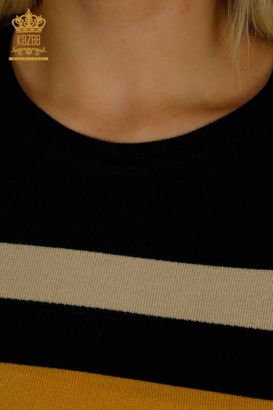 All'ingrosso Maglione di maglieria da donna - A righe - Due colori - Nero zafferano - 30133 | KAZEE