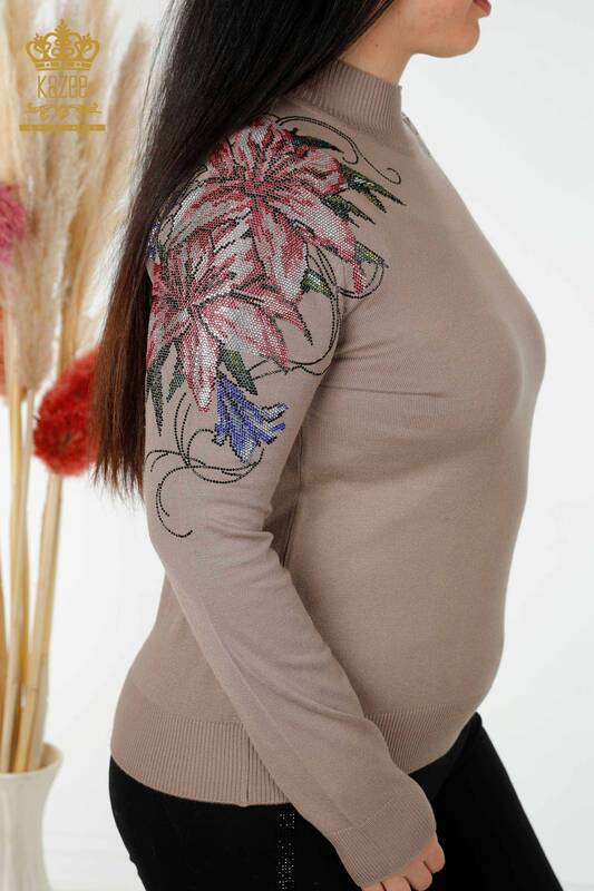 Maglieria da donna all'ingrosso Maglione Spalla Floreale Dettagliata Visone - 30007 | KAZEE