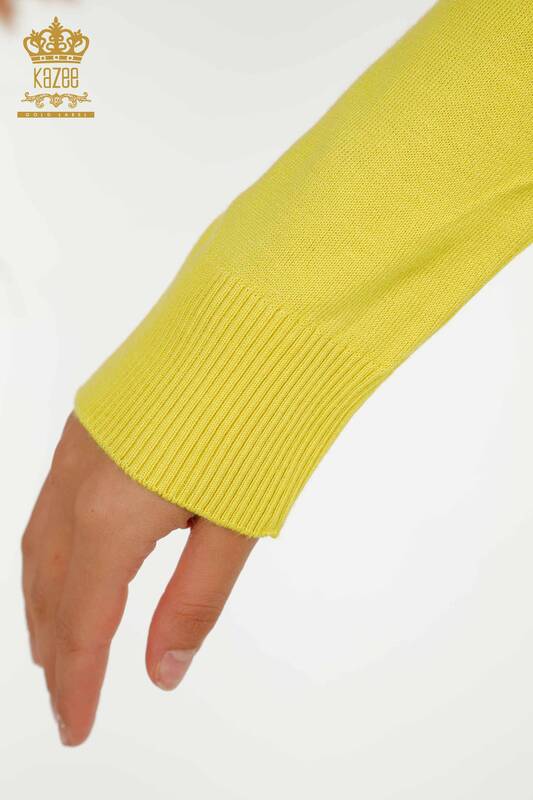 Maglieria da donna all'ingrosso maglione collo alto basic giallo - 16663 | KAZEE