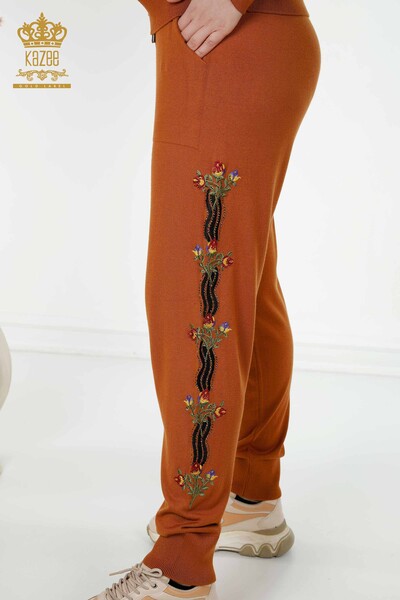 Set tuta da donna all'ingrosso motivo floreale colorato marrone chiaro - 16528 | KAZEE - Thumbnail