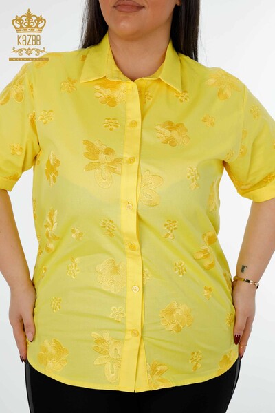 قميص نسائي للبيع بالجملة موديل أمريكي قطن مطرز بالزهور - 20206 | كازي - Thumbnail