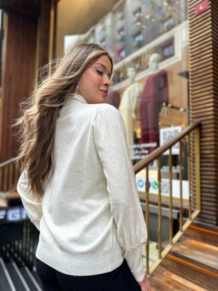 كنزة صوفية أساسية محبوكة، لون بيج فاتح - 32132 | كازي (طقم من 3 قطع S-M-L) - 6