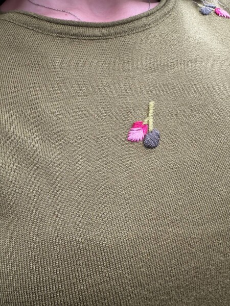 كنزة محبوكة - تطريز زهري - أخضر - 32167 | كازي (طقم من 3 قطع S-M-L) - 5