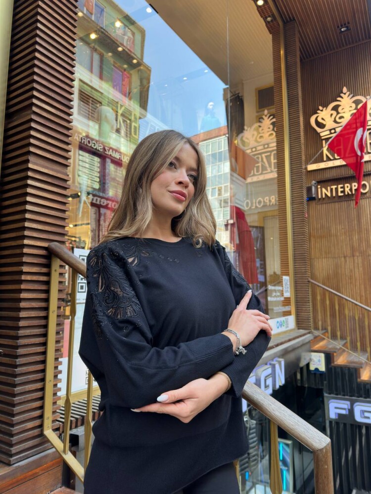 كنزة محبوكة - بتفاصيل من التول - أسود - 32174 | كازي (طقم من 3 قطع مقاس XL-2XL-3XL) - 1