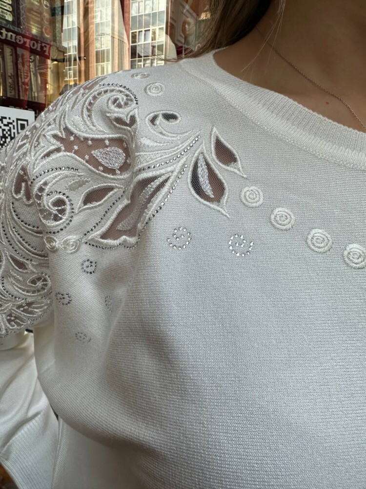 كنزة محبوكة بتفاصيل من التول، لون بيج فاتح - 32174 | كازي (طقم من 3 قطع مقاس XL-2XL-3XL) - 4