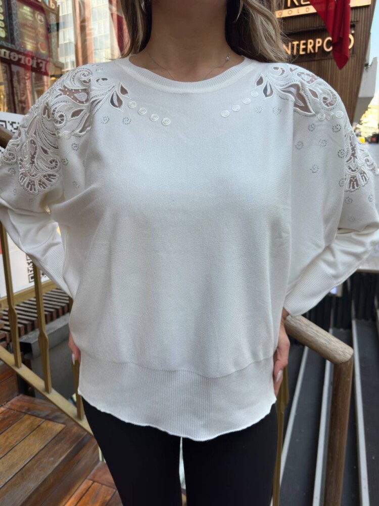 كنزة محبوكة بتفاصيل من التول، لون بيج فاتح - 32174 | كازي (طقم من 3 قطع مقاس XL-2XL-3XL) - 5