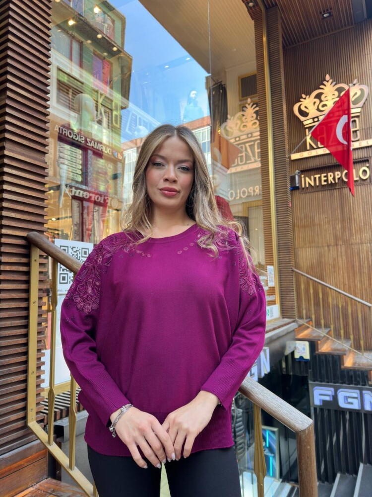 كنزة صوفية محبوكة بتفاصيل من التول، لون فوشيا - 32174 | كازي (طقم من 3 قطع مقاس XL-2XL-3XL) - 2